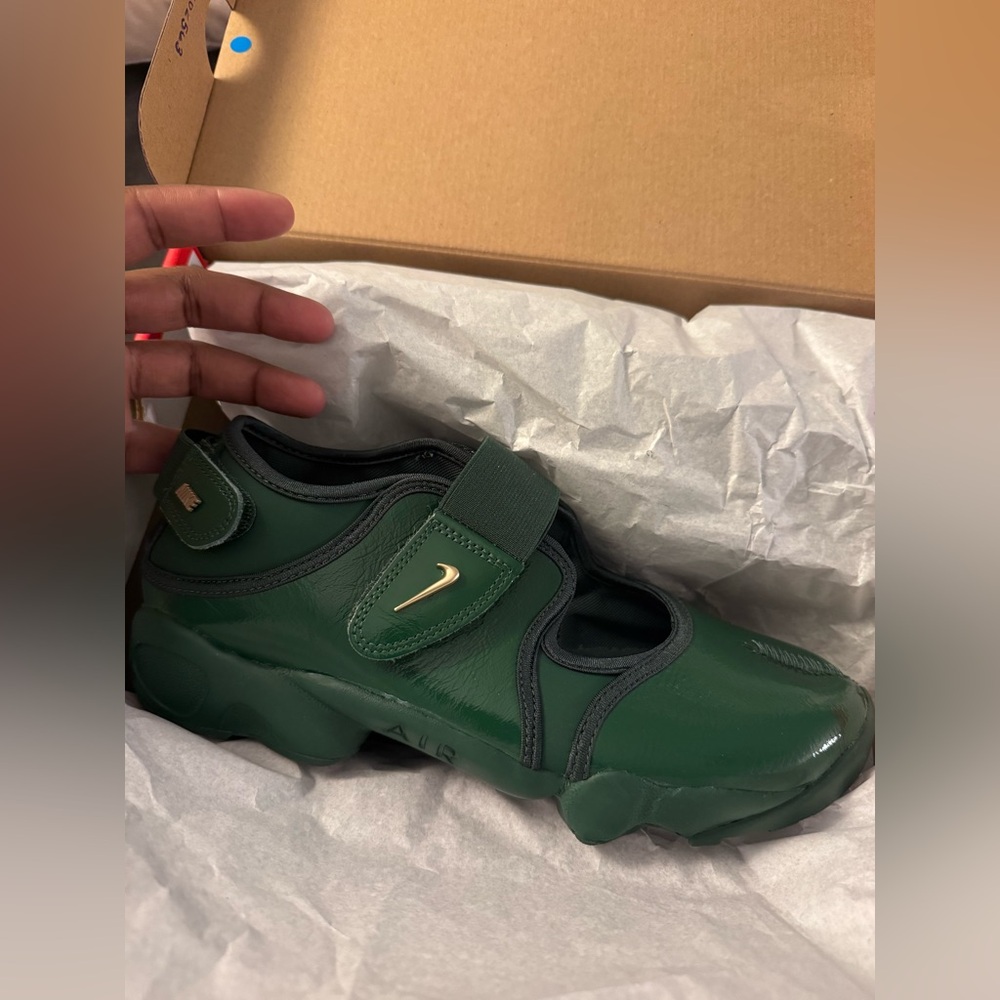 new green nike rift